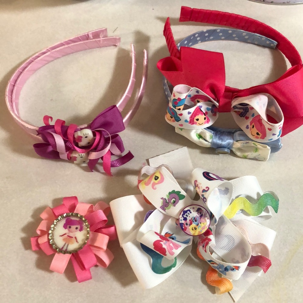 Four headbands two bows